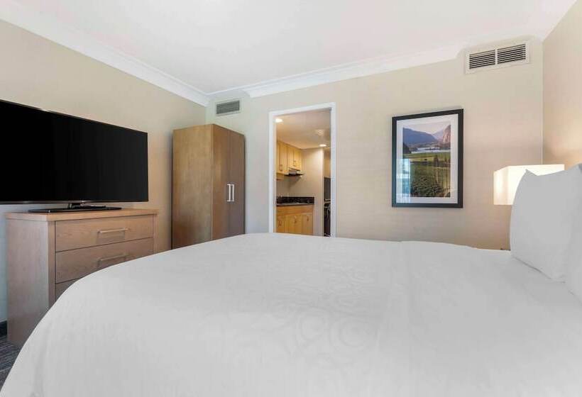 سوییت, Best Western Plus Kelowna Hotel & Suites