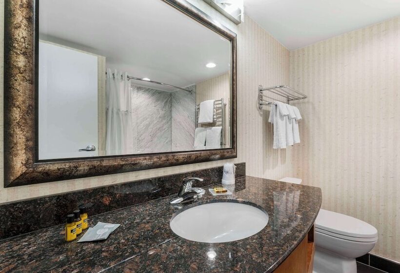 اتاق لوکس, Best Western Plus Kelowna Hotel & Suites