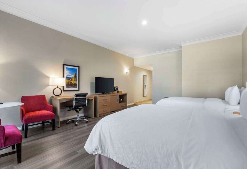 اتاق لوکس با چشم‌انداز, Best Western Plus Kelowna Hotel & Suites