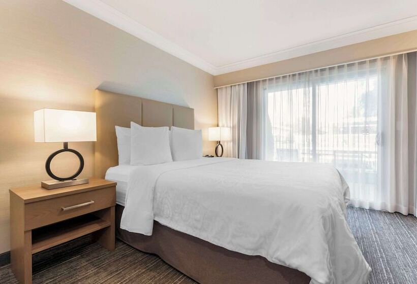 اتاق لوکس با چشم‌انداز, Best Western Plus Kelowna Hotel & Suites
