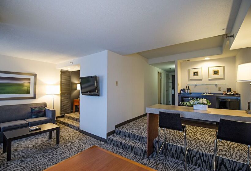 سوییت سوپریور, Cambridge Suites Hotel Halifax