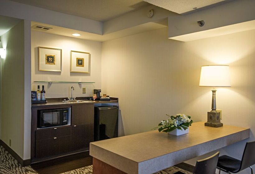 سوییت سوپریور, Cambridge Suites Hotel Halifax