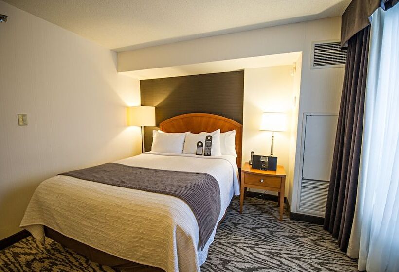 سوییت جونیور, Cambridge Suites Hotel Halifax