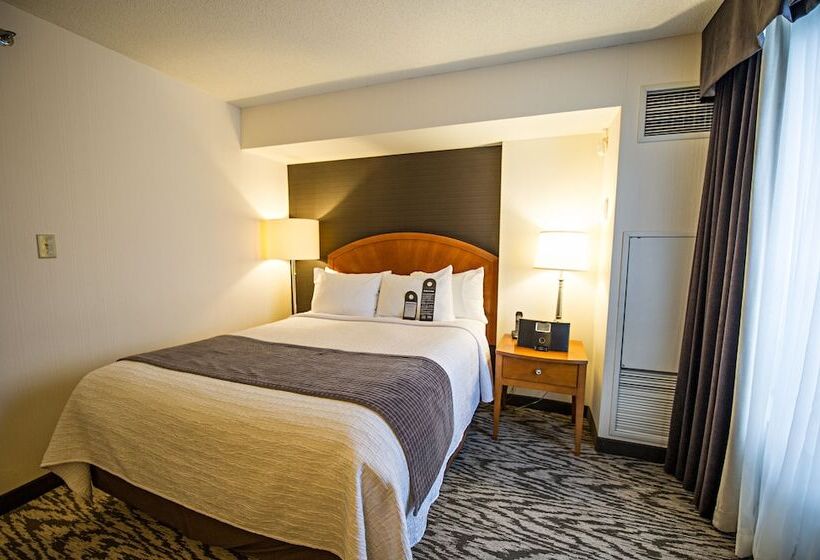 جناح جونيور, Cambridge Suites  Halifax