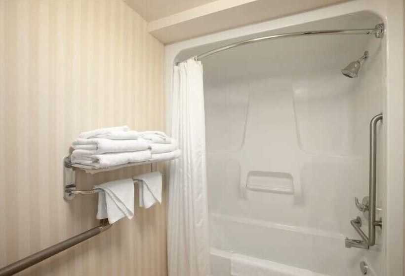 Suite 2 Dormitorios, Border Inn & Suites