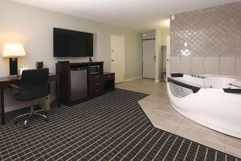 اتاق استاندارد با تخت بزرگ, Clarion Pointe