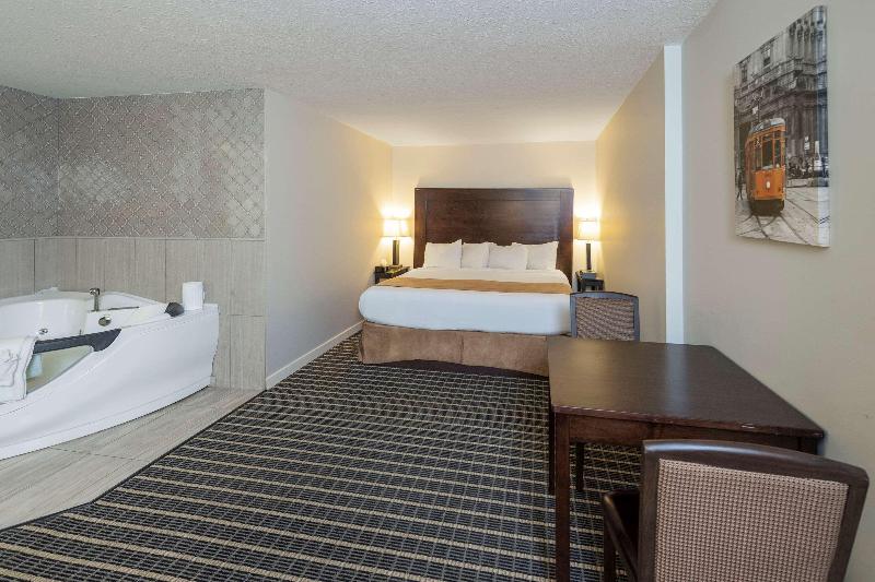 اتاق استاندارد با تخت بزرگ, Clarion Pointe