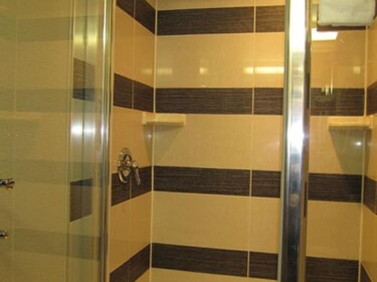اتاق استاندارد, Comfort Suites Downtown