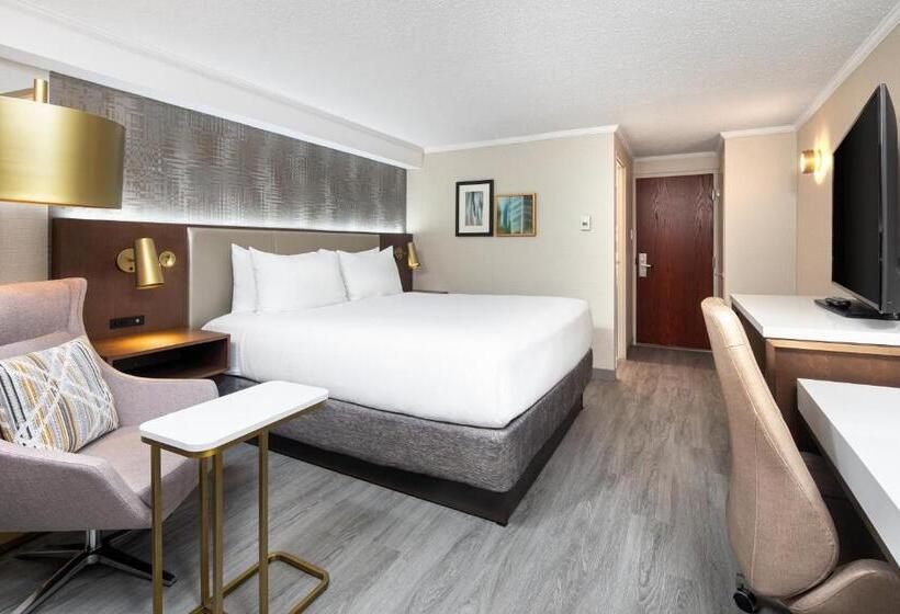 اتاق استاندارد با تخت بزرگ, Crowne Plaza Toronto Airport, An Ihg