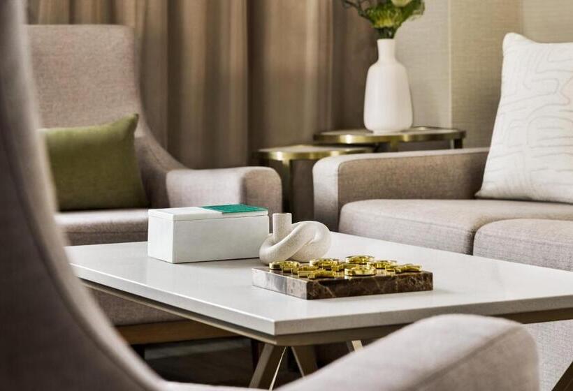 سوئیت با تخت بزرگ, Crowne Plaza Toronto Airport, An Ihg