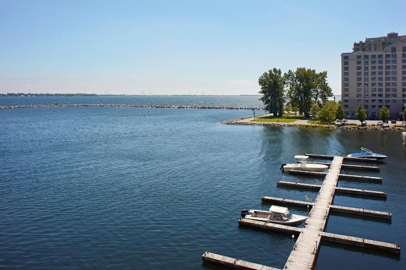 חדר דחוקס עם מיטת קינג, Delta Hotels By Marriott Kingston Waterfront