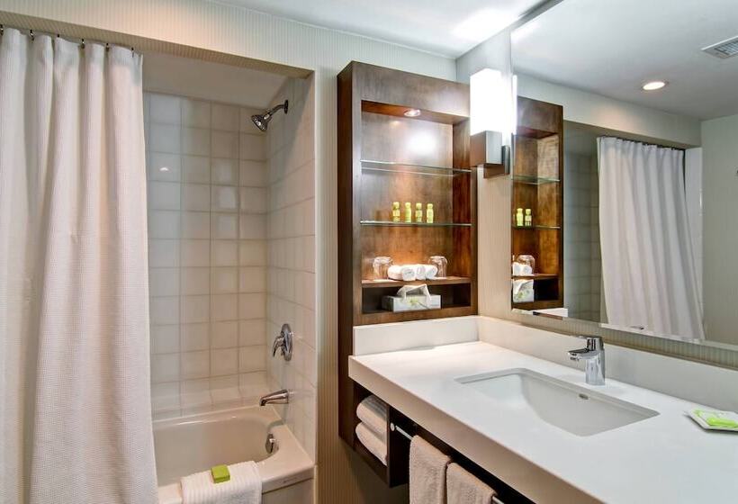 اتاق پرمیوم, Delta Hotels By Marriott Toronto East