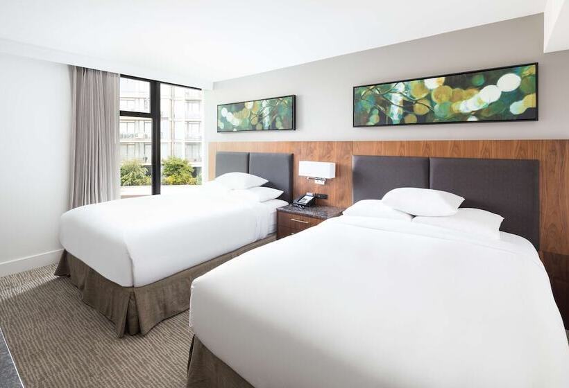 اتاق استاندارد با 2 تخت دوبل, Doubletree By Hilton  & Suites Victoria