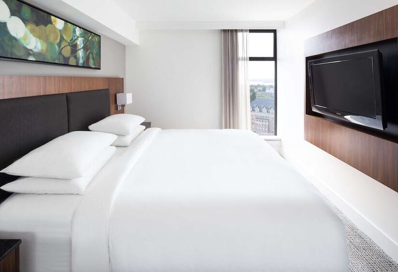 اتاق استاندارد با تخت بزرگ, Doubletree By Hilton  & Suites Victoria