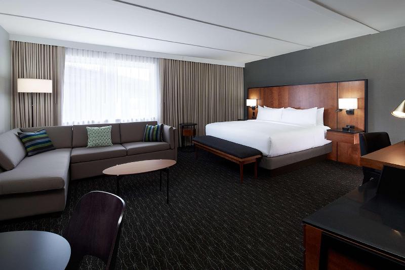 استودیو استاندارد با تخت کینگ, DoubleTree by Hilton Montreal Airport