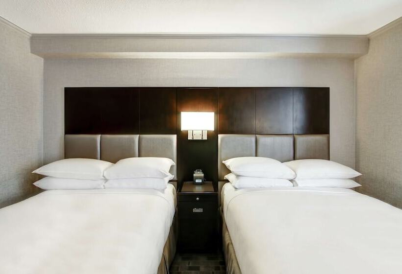 اتاق استاندارد با 2 تخت دوبل, Doubletree By Hilton Hotel Toronto Downtown