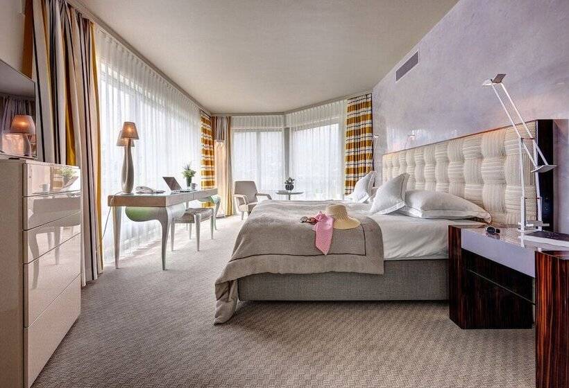 デラックススイート, Eden Roc   The Leading Hotels Of The World