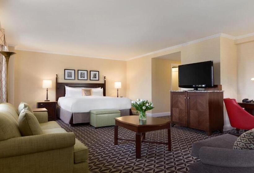 اتاق لوکس با تخت بزرگ, Fairmont Le Manoir Richelieu