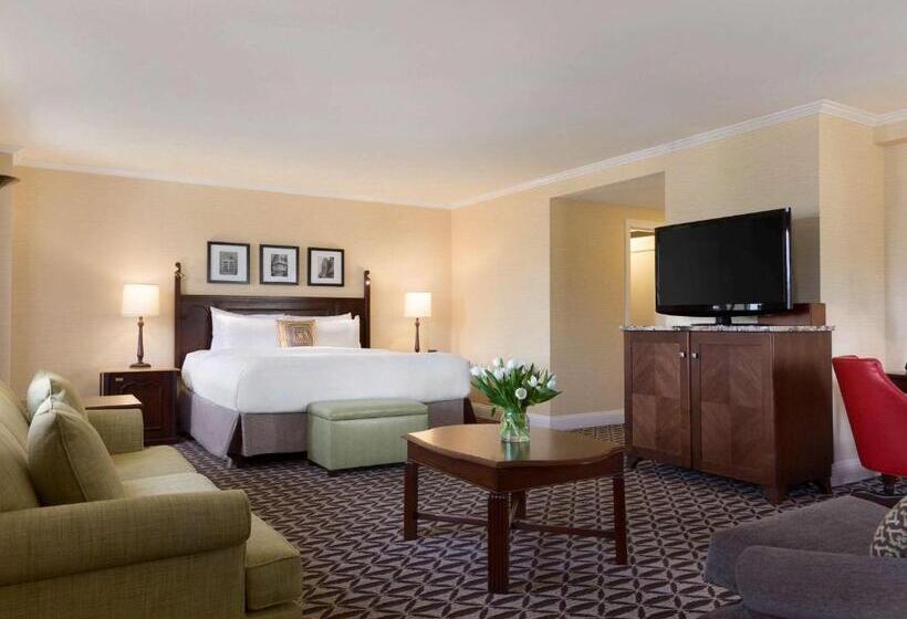اتاق لوکس با تخت بزرگ, Fairmont Le Manoir Richelieu