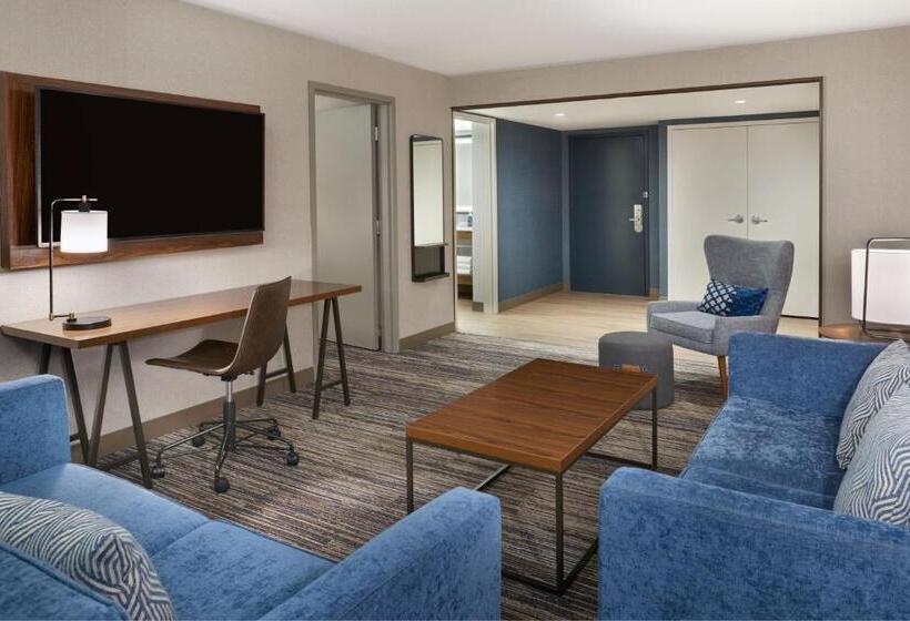 سوئیت با تخت بزرگ, Four Points By Sheraton Point Edward Sarnia