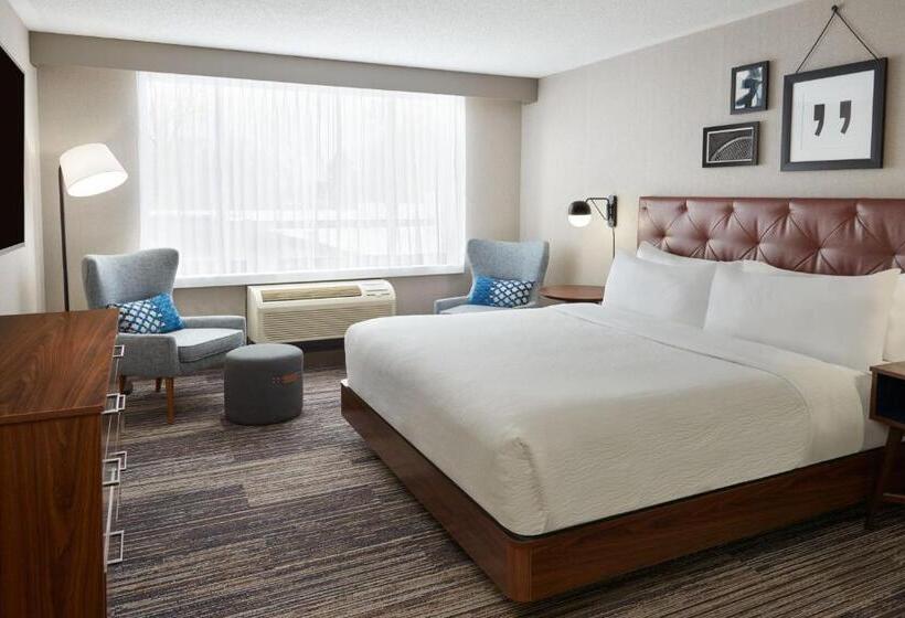 سوئیت با تخت بزرگ, Four Points By Sheraton Point Edward Sarnia