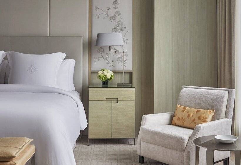 Superior Room, Four Seasons  Toronto At Yorkville