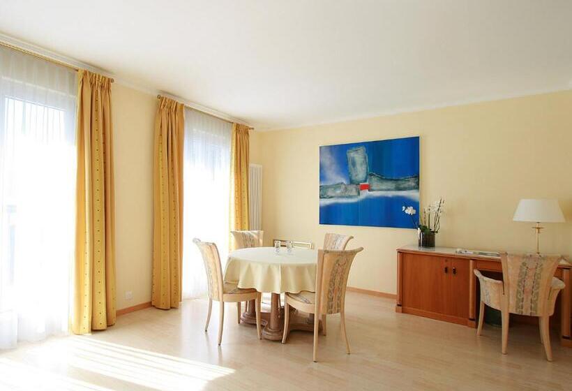 Junior Suite Vista Llac, Garni Golf