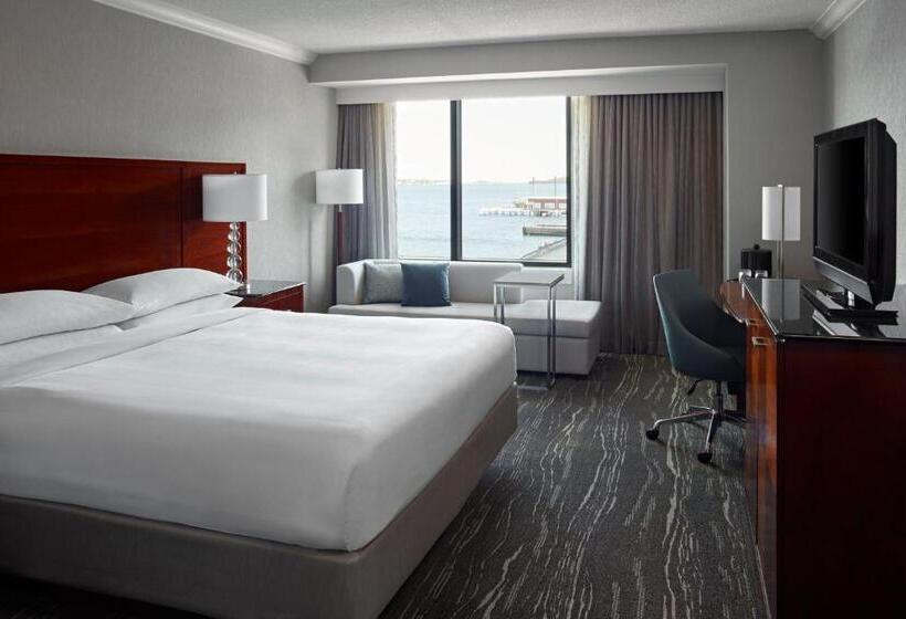 اتاق استاندارد با تخت دوبل و چشم‌انداز, Halifax Marriott Harbourfront
