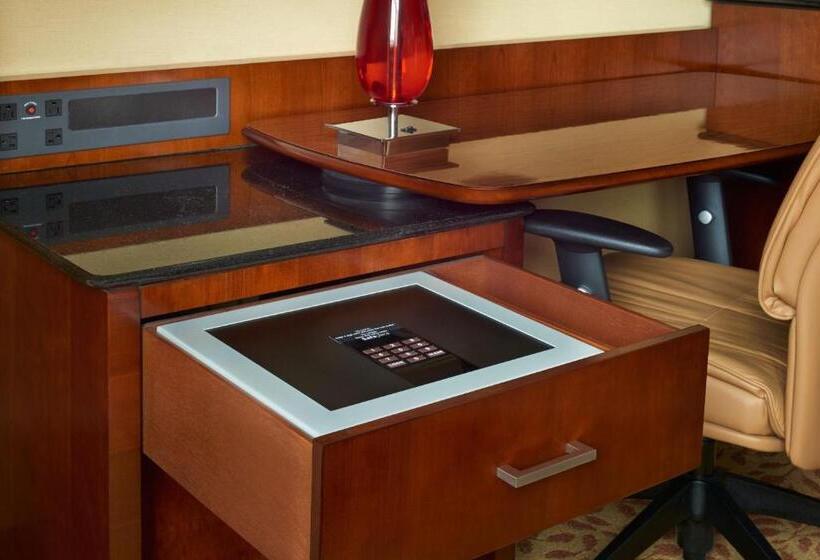 سوییت جونیور, Halifax Marriott Harbourfront