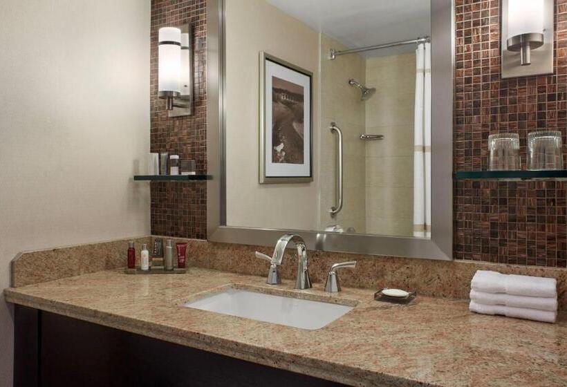 سوئیت با تخت بزرگ, Halifax Marriott Harbourfront