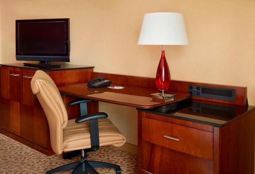 سوئیت با تخت بزرگ, Halifax Marriott Harbourfront