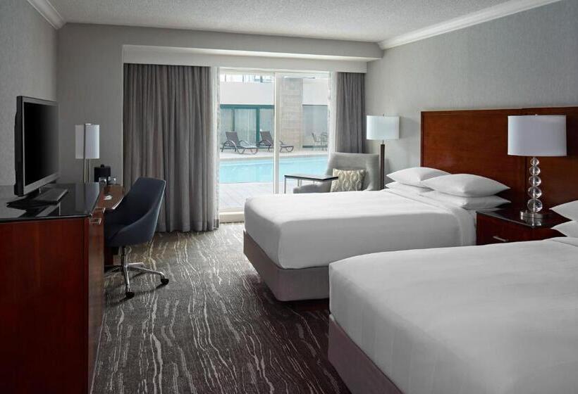 اتاق استاندارد با چشم‌انداز استخر, Halifax Marriott Harbourfront