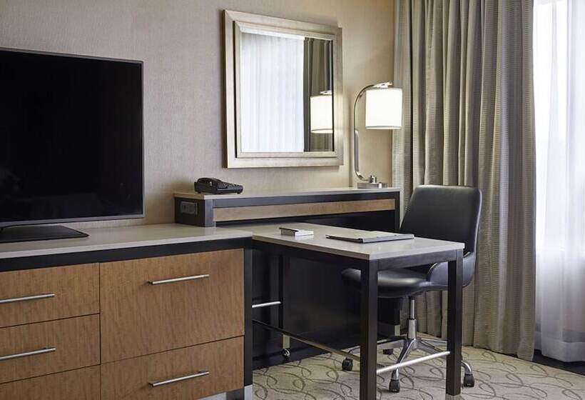 غرفه قياسيه سريرين مزدوجين, Hilton Toronto