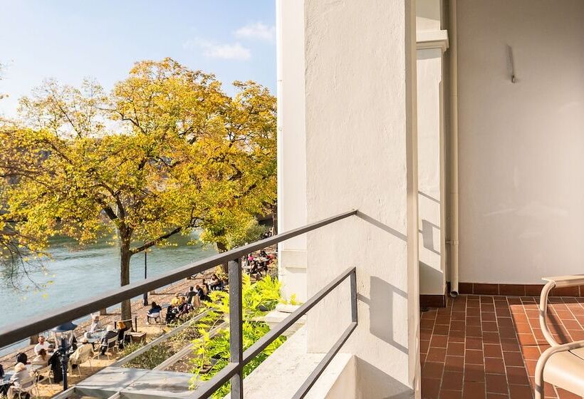غرفة قياسية مطلّة علي النهر, Krafft Basel