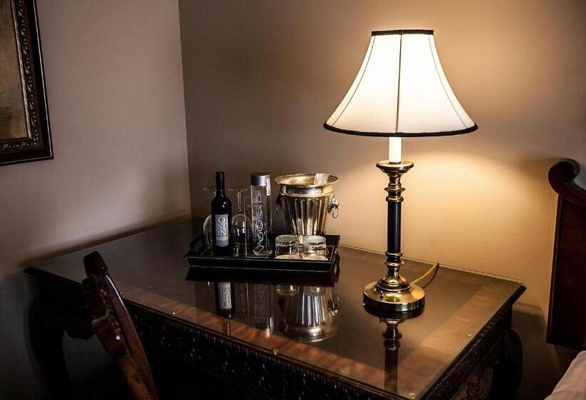 اتاق لوکس با تخت بزرگ, Old Stone Inn Boutique
