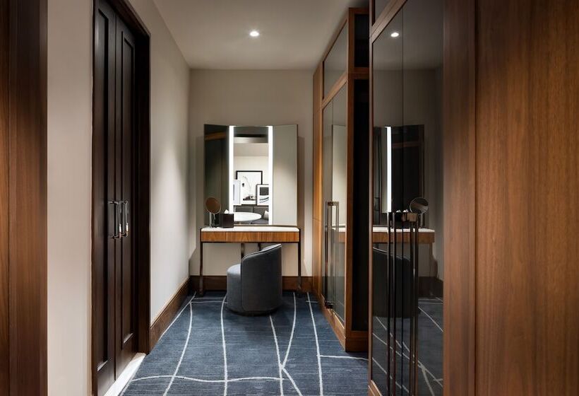 Deluxe Suite, Park Hyatt Toronto