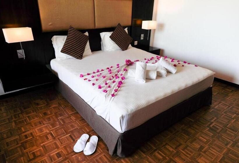 اتاق لوکس با بالکن و چشم‌انداز دریا, Peacock Beach Resort & Spa