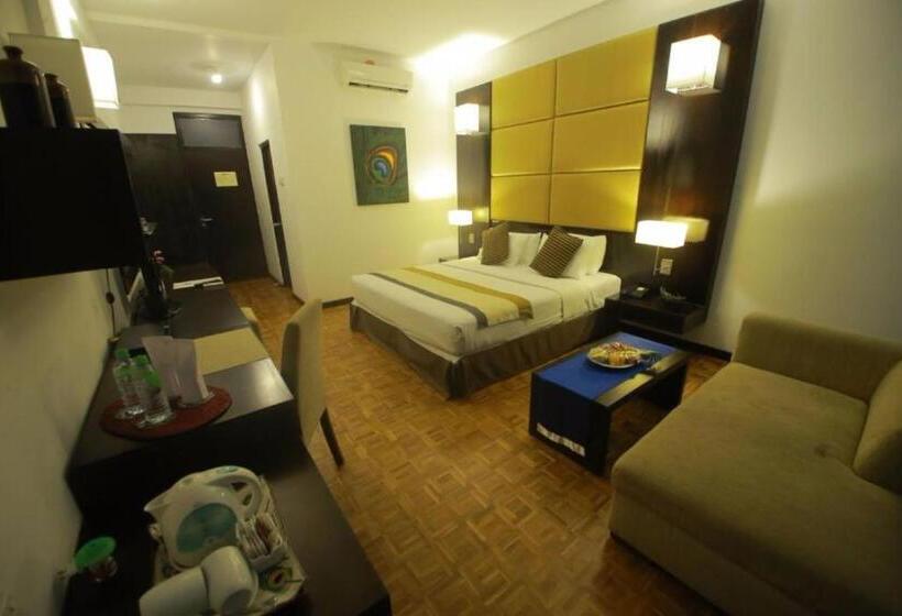 اتاق لوکس با بالکن و چشم‌انداز دریا, Peacock Beach Resort & Spa