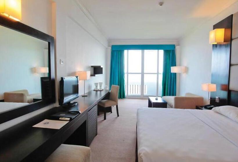اتاق لوکس با بالکن و چشم‌انداز دریا, Peacock Beach Resort & Spa