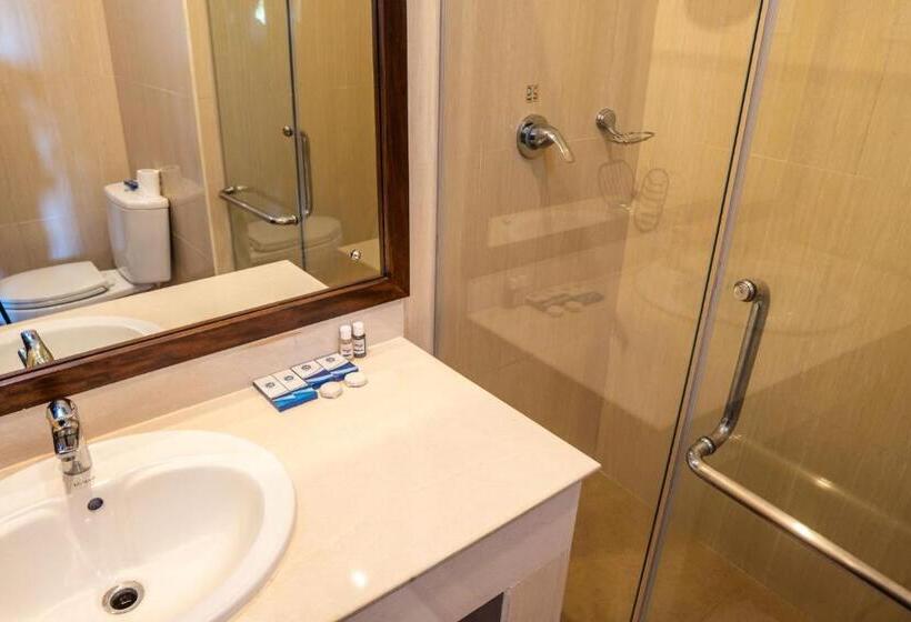 اتاق لوکس با چشم‌انداز دریا, Peacock Beach Resort & Spa