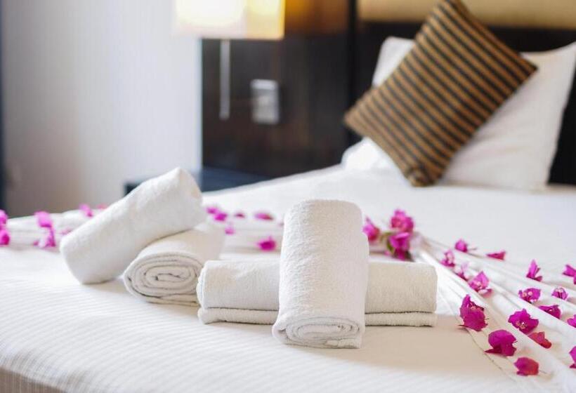 اتاق سه نفره دلوکس با چشم‌انداز دریا, Peacock Beach Resort & Spa