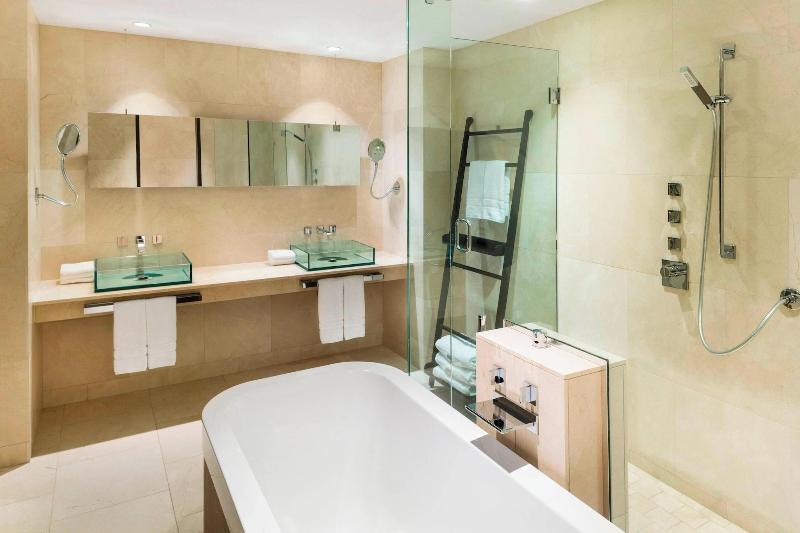 سوئیت با چشم‌انداز, The Westin Bayshore, Vancouver