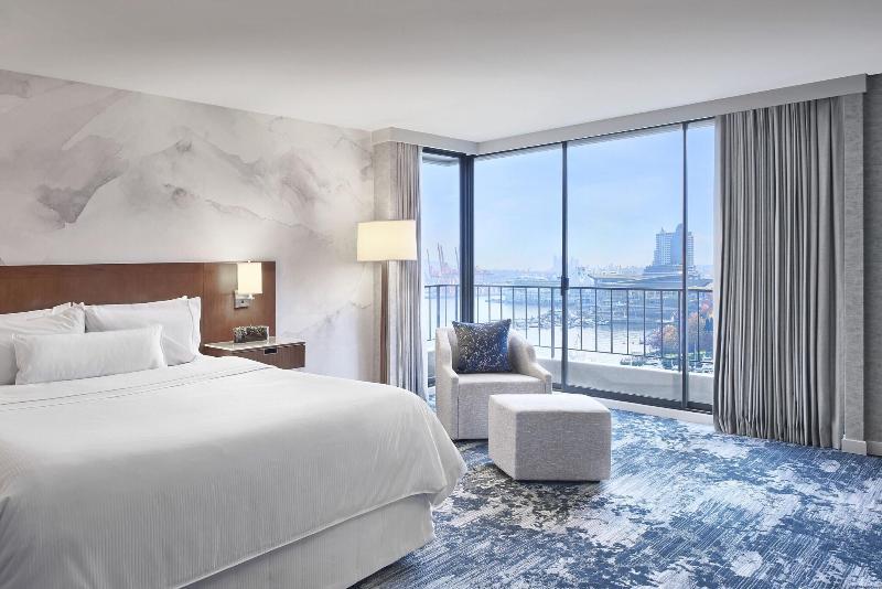 اتاق استاندارد با تخت بزرگ, The Westin Bayshore, Vancouver