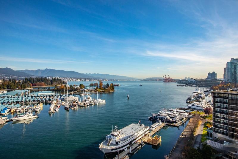 اتاق استاندارد با تخت بزرگ, The Westin Bayshore, Vancouver