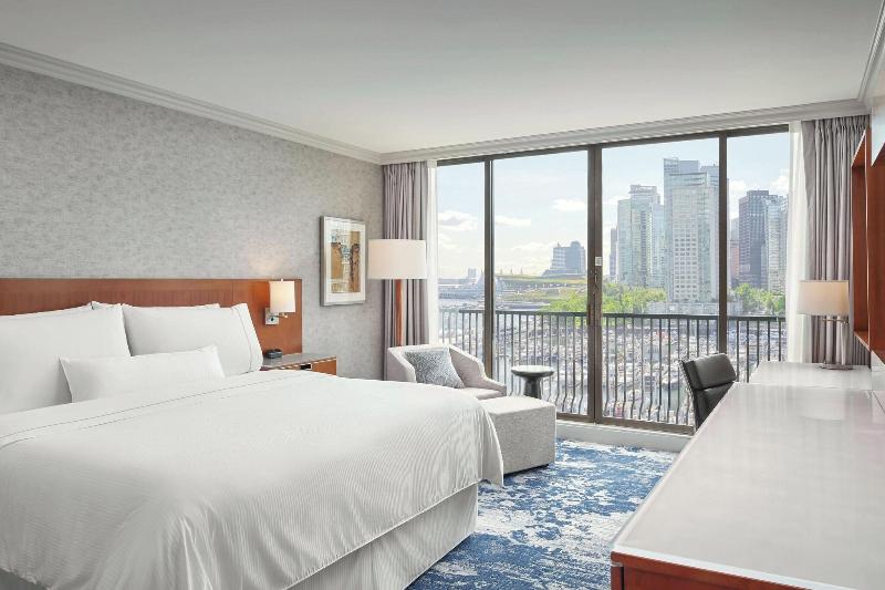اتاق استاندارد با تخت بزرگ, The Westin Bayshore, Vancouver