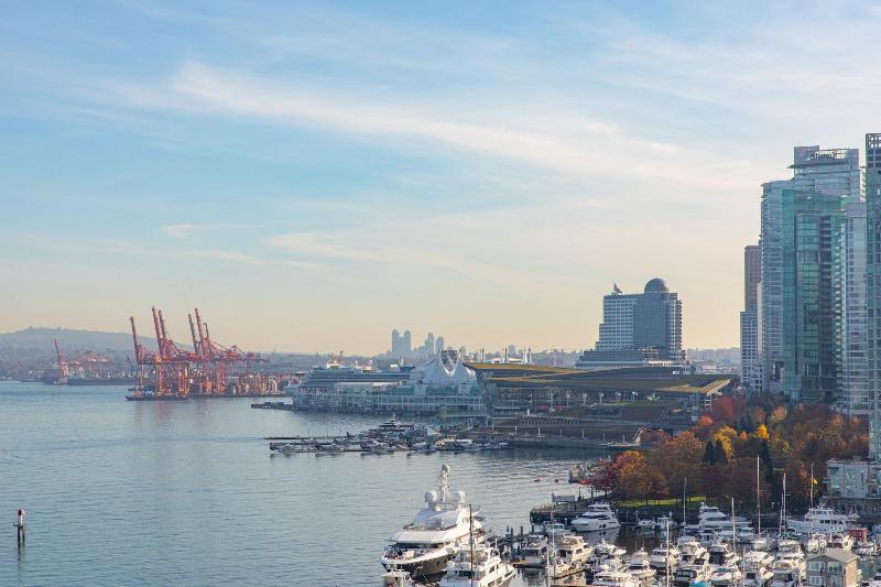 اتاق استاندارد با تخت بزرگ, The Westin Bayshore, Vancouver