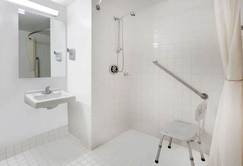 اتاق استاندارد با تخت دوبل, Super 8 By Wyndham Sudbury On
