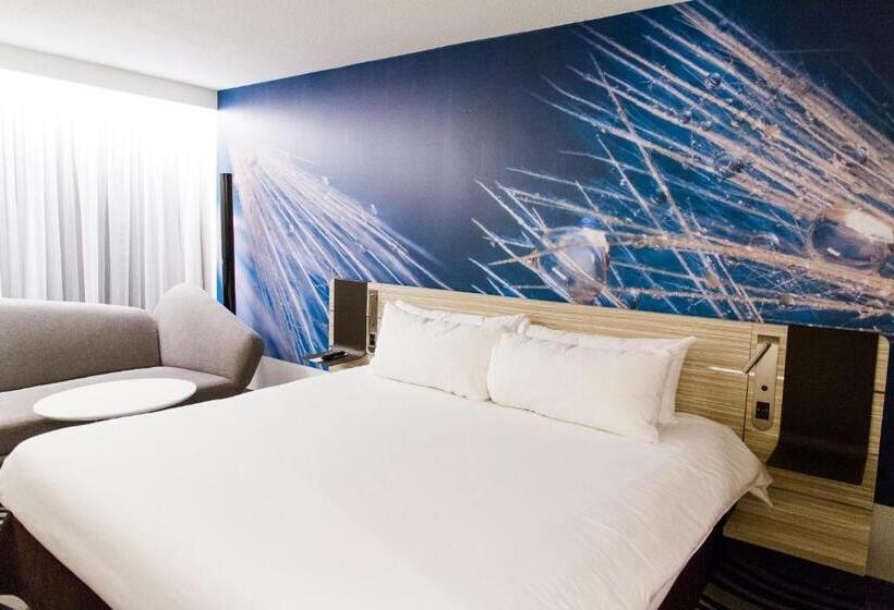 Executive Kamer met Kingsize Bed, Novotel Toronto North York