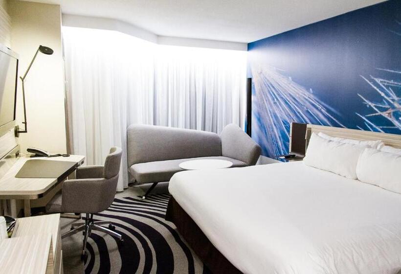 اتاق اجرایی با تخت بزرگ, Novotel Toronto North York