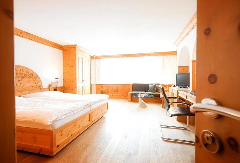 اتاق لوکس با بالکن, Albana Hotel Silvaplana